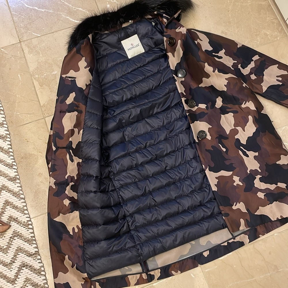 Moncler coat w detachab fur collar. - Picture 4 of 5